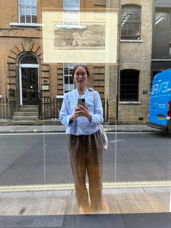 picture of the guide in front of a glass to show her image